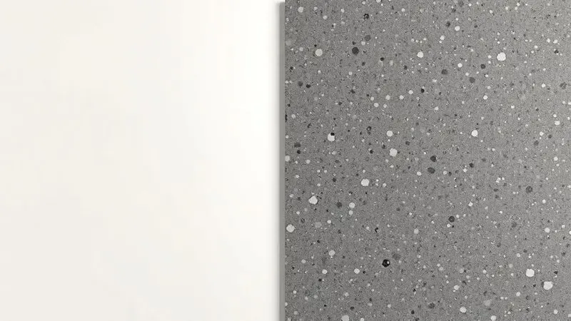 Comparativo visual artístico entre diferentes texturas de revestimento cerâmico para panelas e frigideiras.