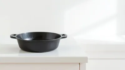 Panela de Ferro Fundido: O Guia Completo de Uso, Cura e Manutenção para Durar a Vida Toda